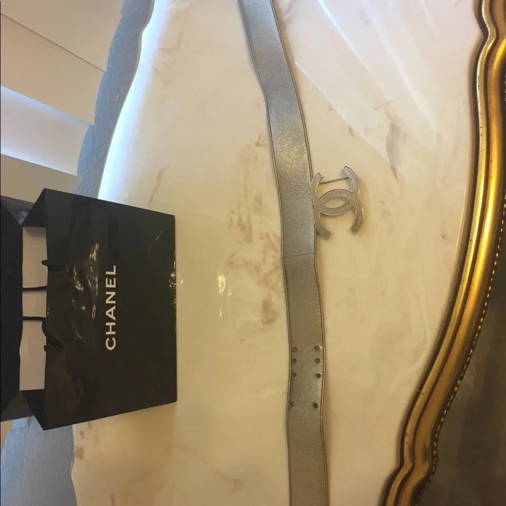 CHANEL Gold Metallic Belt - Picture 4 of 10